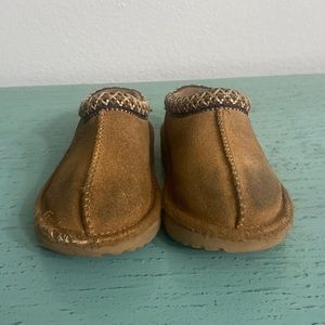 Brown Ugg slippers Size (9) Toddler